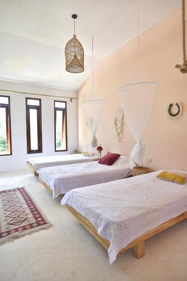 Lambo Homestay Waikabubak Exterior photo